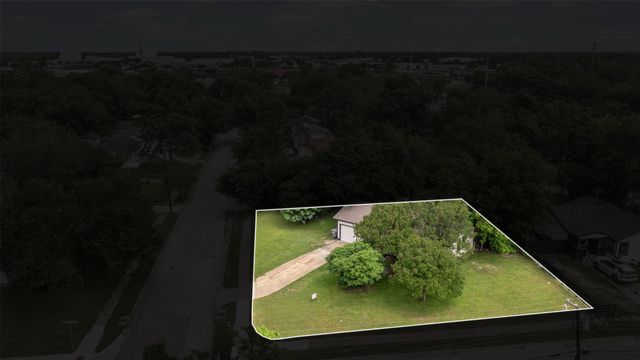 8033 Komalty Drive, Dallas, TX 75217