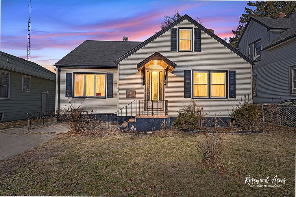 1221 E CHESTNUT Street, Kankakee, IL 60901