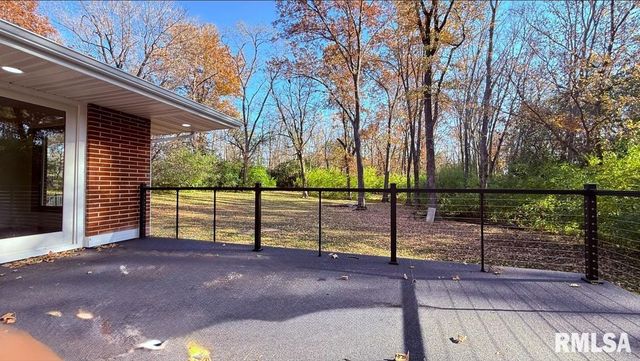 2318 E LAKE SHORE Drive, Springfield, IL 62712