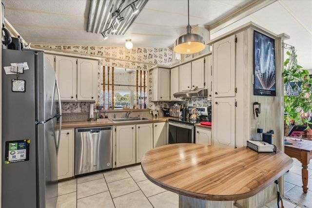 1020 DUSTIN DRIVE, Lady Lake, FL 32159