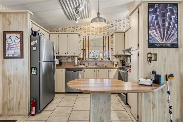 1020 DUSTIN DRIVE, Lady Lake, FL 32159