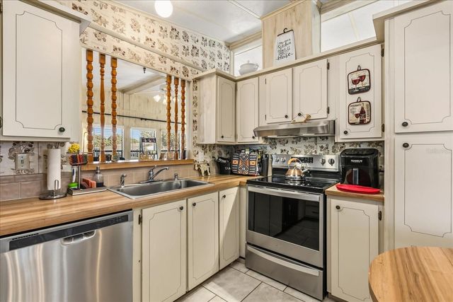 1020 DUSTIN DRIVE, Lady Lake, FL 32159