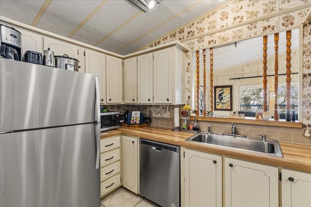 1020 DUSTIN DRIVE, Lady Lake, FL 32159