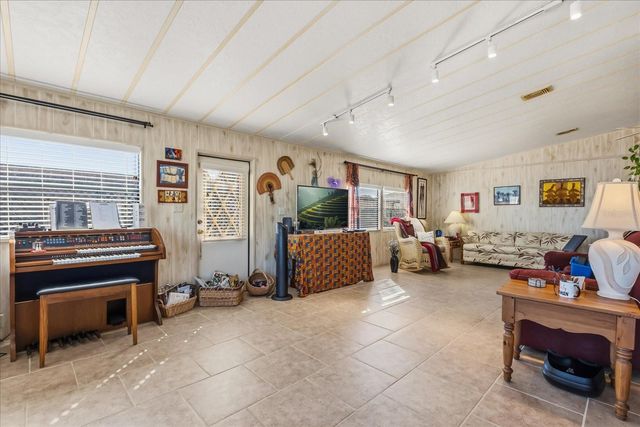 1020 DUSTIN DRIVE, Lady Lake, FL 32159