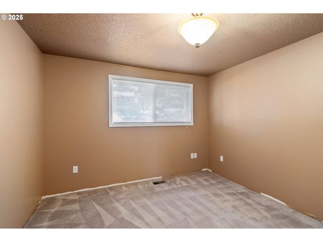 589 Ne WESTVIEW Ln, Estacada, OR 97023