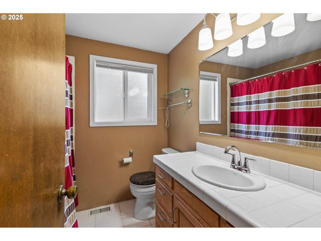 589 Ne WESTVIEW Ln, Estacada, OR 97023