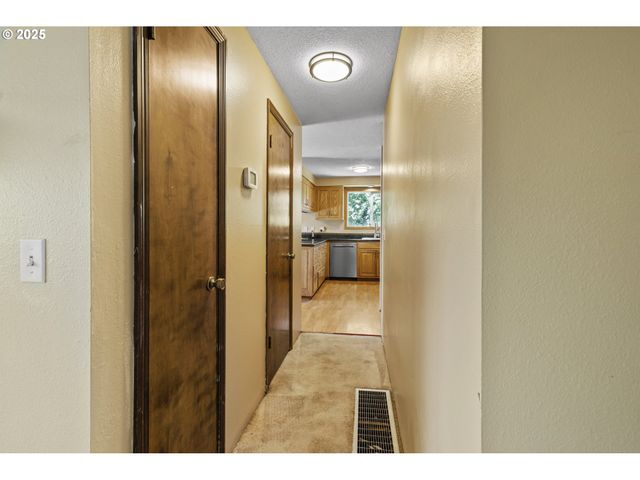 589 Ne WESTVIEW Ln, Estacada, OR 97023