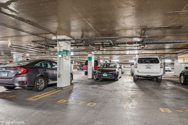 655 W Irving Park Road B70, Chicago, IL 60613