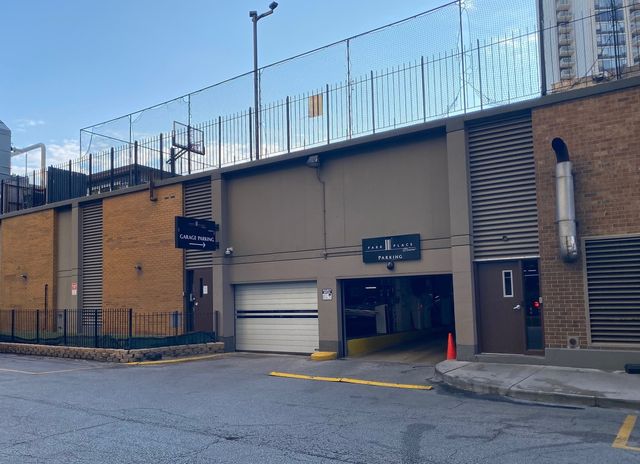 655 W Irving Park Road B70, Chicago, IL 60613