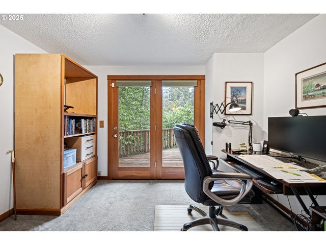 1867 Fircrest Dr, Eugene, OR 97403