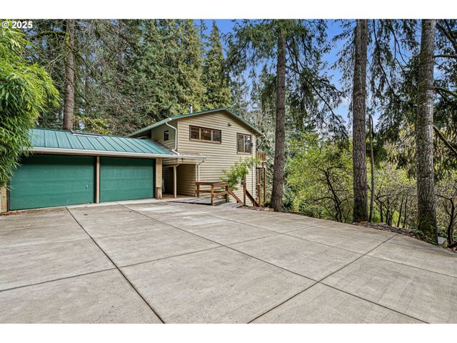 1867 Fircrest Dr, Eugene, OR 97403