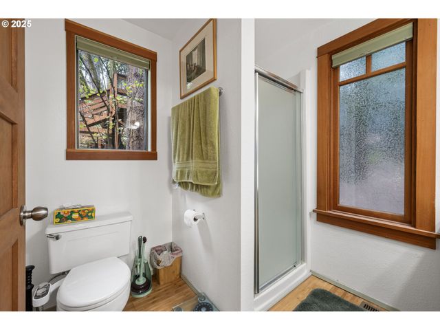 1867 Fircrest Dr, Eugene, OR 97403