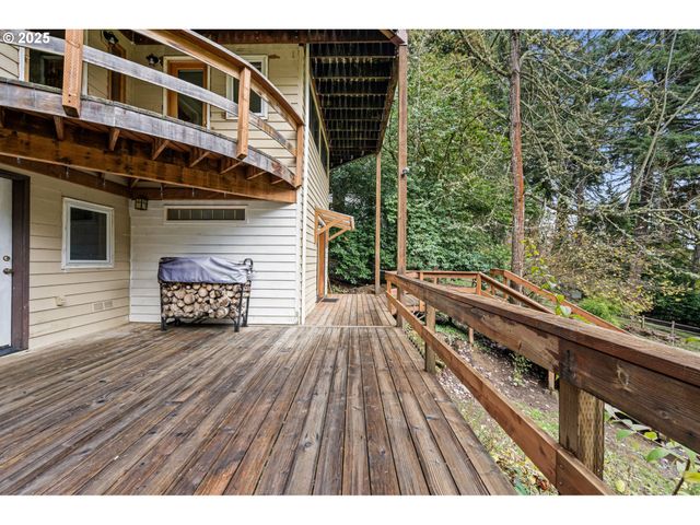 1867 Fircrest Dr, Eugene, OR 97403