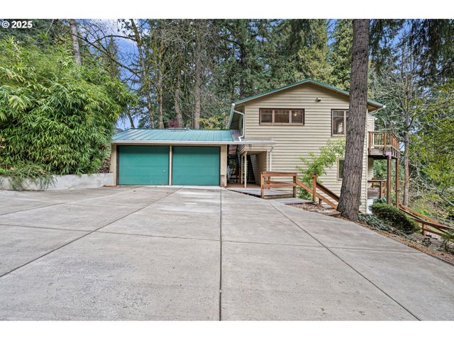 1867 Fircrest Dr, Eugene, OR 97403
