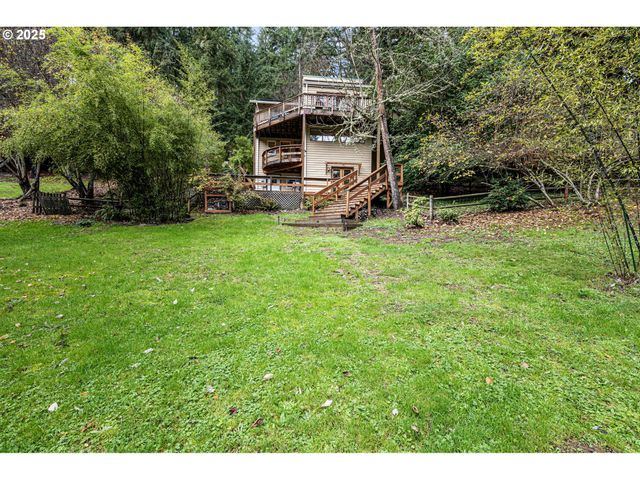 1867 Fircrest Dr, Eugene, OR 97403