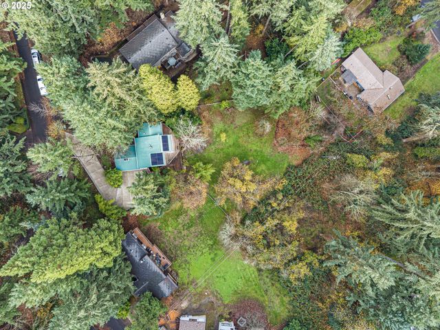 1867 Fircrest Dr, Eugene, OR 97403