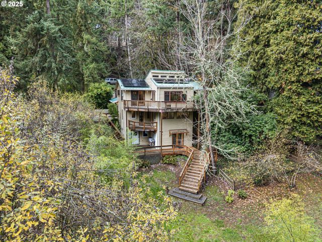 1867 Fircrest Dr, Eugene, OR 97403