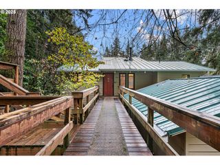1867 Fircrest Dr, Eugene, OR 97403