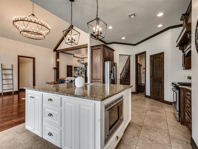 1296 Meadow View Drive, Choctaw, OK 73020