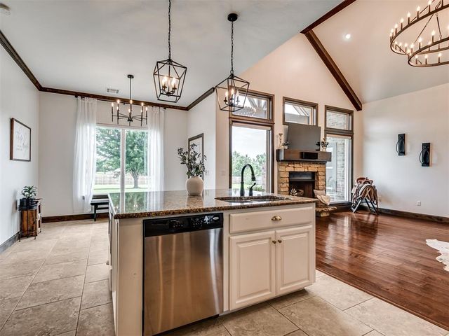 1296 Meadow View Drive, Choctaw, OK 73020