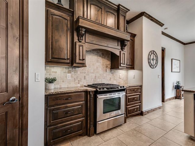 1296 Meadow View Drive, Choctaw, OK 73020