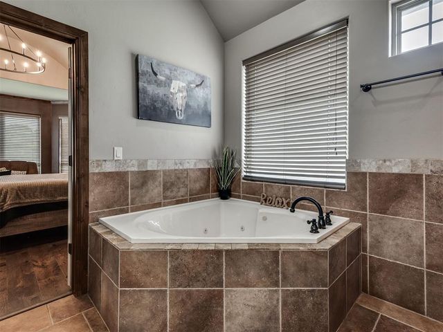 1296 Meadow View Drive, Choctaw, OK 73020