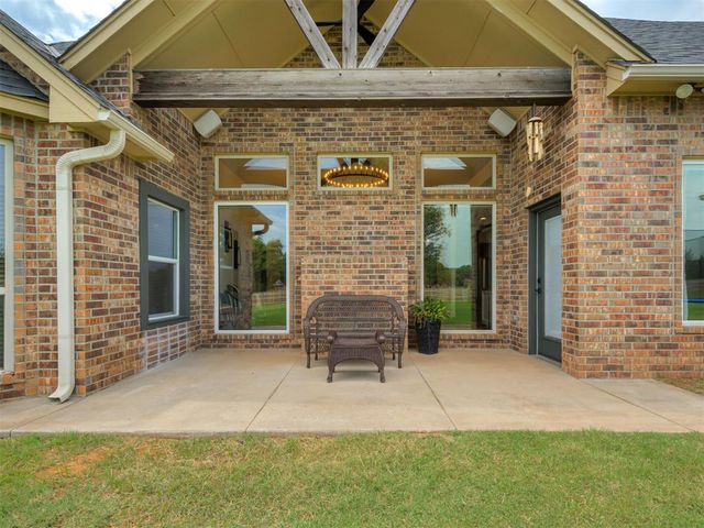 1296 Meadow View Drive, Choctaw, OK 73020