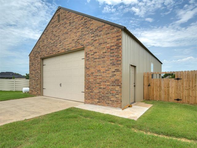 1296 Meadow View Drive, Choctaw, OK 73020