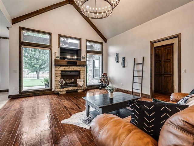 1296 Meadow View Drive, Choctaw, OK 73020