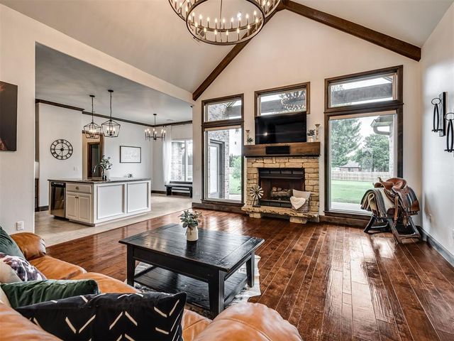 1296 Meadow View Drive, Choctaw, OK 73020