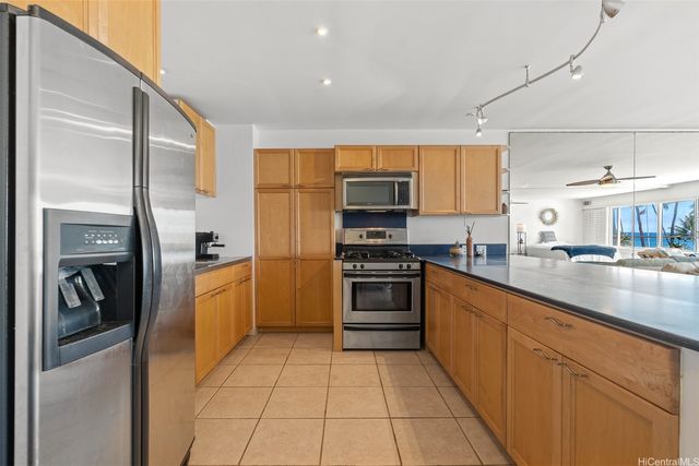 2895 Kalakaua Avenue 309, Honolulu, HI 96815