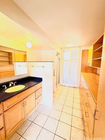 2895 Kalakaua Avenue 309, Honolulu, HI 96815