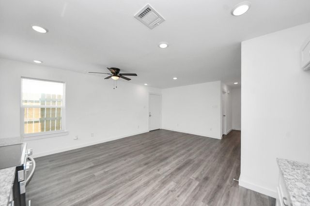 8125 Laura Koppe Road A, Houston, TX 77028