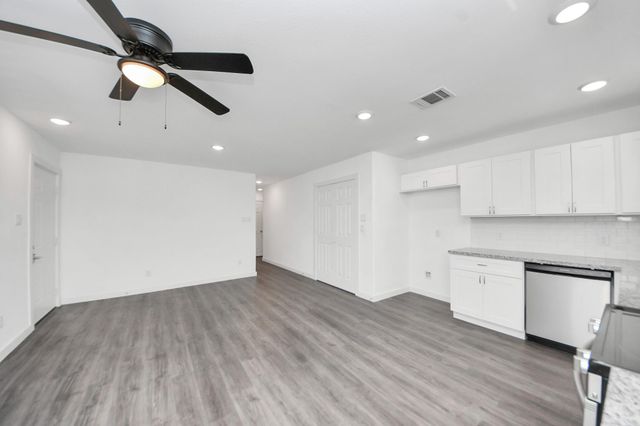 8125 Laura Koppe Road A, Houston, TX 77028