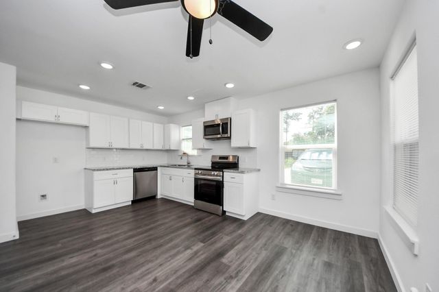 8125 Laura Koppe Road A, Houston, TX 77028