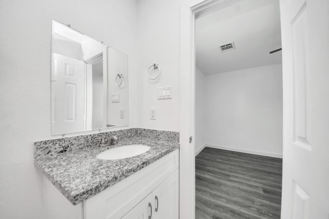 8125 Laura Koppe Road A, Houston, TX 77028