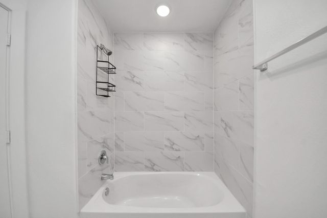 8125 Laura Koppe Road A, Houston, TX 77028