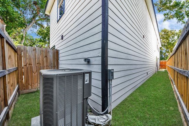 8125 Laura Koppe Road A, Houston, TX 77028