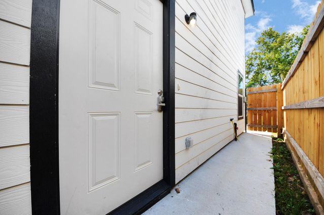 8125 Laura Koppe Road A, Houston, TX 77028