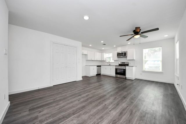 8125 Laura Koppe Road A, Houston, TX 77028