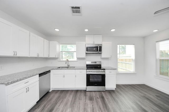 8125 Laura Koppe Road A, Houston, TX 77028