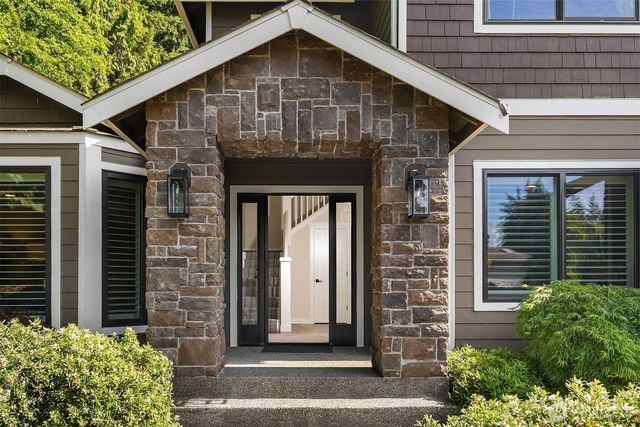 8902 196th Street SW, Edmonds, WA 98026