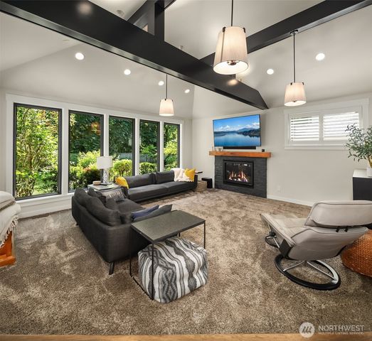 8902 196th Street SW, Edmonds, WA 98026