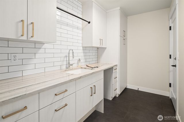 8902 196th Street SW, Edmonds, WA 98026