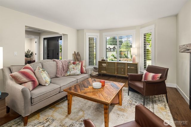 8902 196th Street SW, Edmonds, WA 98026