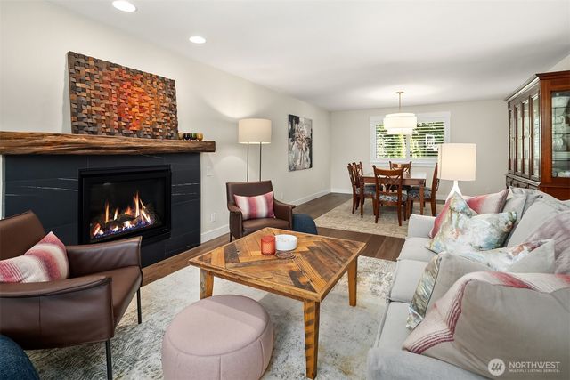 8902 196th Street SW, Edmonds, WA 98026