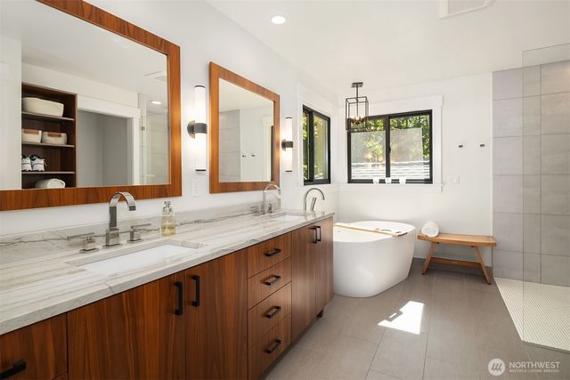 8902 196th Street SW, Edmonds, WA 98026