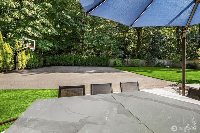 8902 196th Street SW, Edmonds, WA 98026