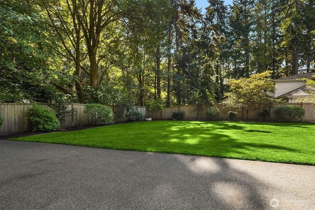 8902 196th Street SW, Edmonds, WA 98026