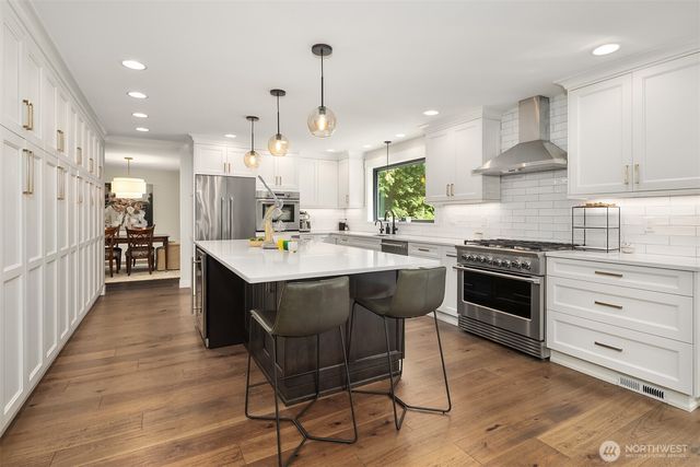 8902 196th Street SW, Edmonds, WA 98026